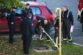 12.10.2013,Osijek,Vijenac Dinare,Starija zenska osoba prilikom prelaska ulicnog sahta propala uz metalni poklopac.Vatrogasci,policija i hitna pomoc na mjestu dogadjaja 
Photo: Davor Javorovic/PIXSELL