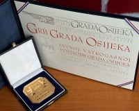zlatna_plaketa_grada-2